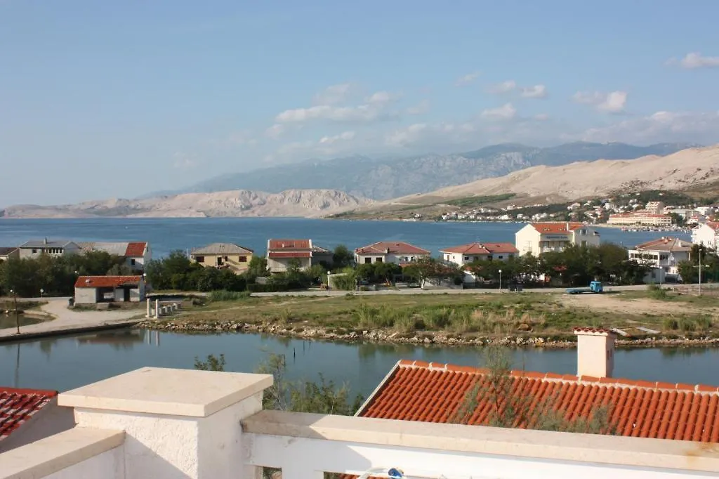 Apartments Tatjana Pag Island  باغ