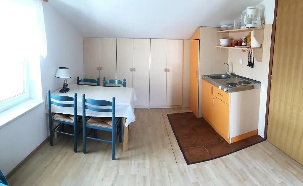 Apartments Tatjana Pag Island باغ