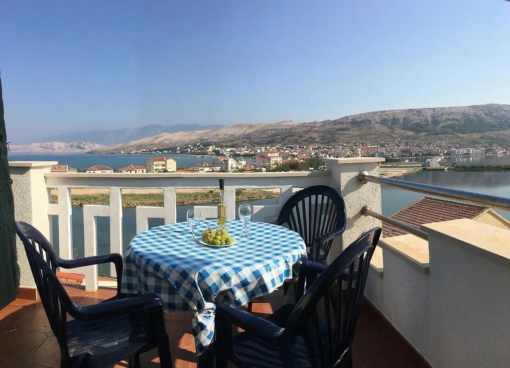 Apartments Tatjana Pag Island  باغ